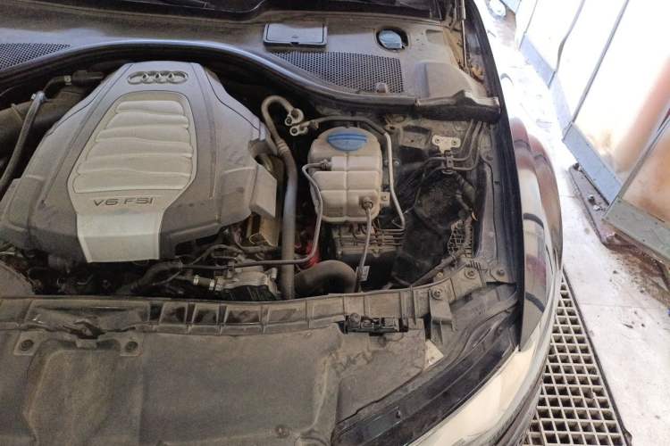 Used Audi A6L 2014 30 FSI Comfort Model Engine Bay Left