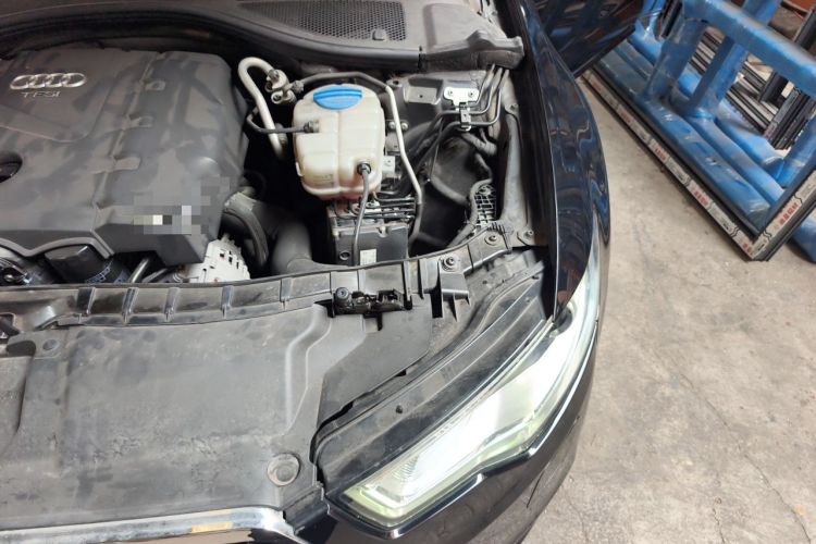 Used Audi A6L 2014 TFSI Standard Model Engine Bay Left
