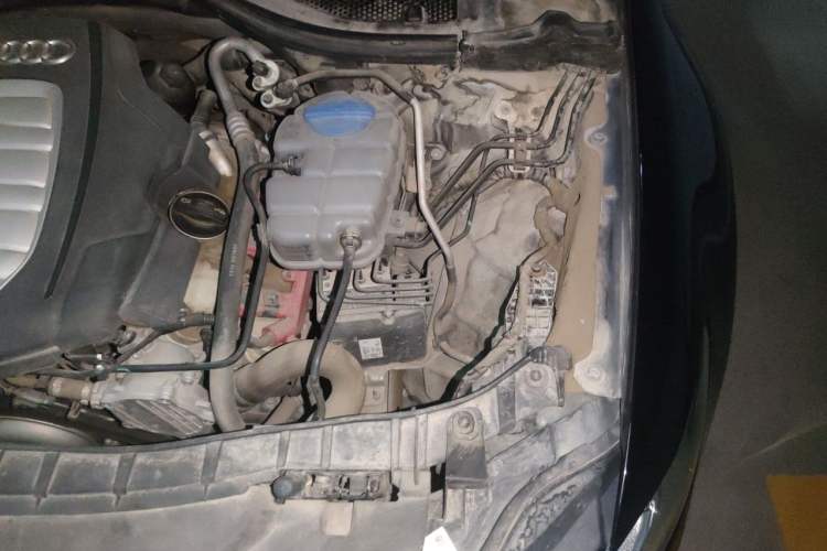 Used Audi A6L 2014 30 FSI Comfort Model Engine Bay Left