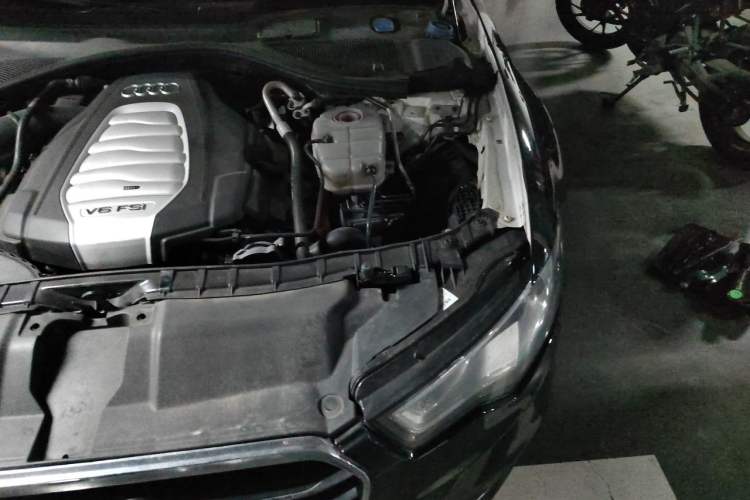 Used Audi A6L 2014 30 FSI Comfort Model Engine Bay Left