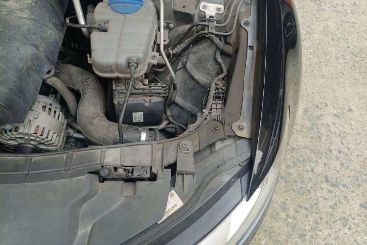 Used Audi A6L 2014 TFSI Standard Model Engine Bay Left