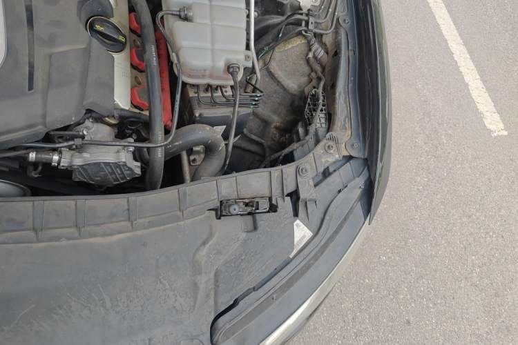 Used Audi A6L 2014 30 FSI Luxury Model Engine Bay Left