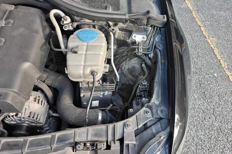 Used Audi A6L 2014 TFSI Standard Model Engine Bay Left