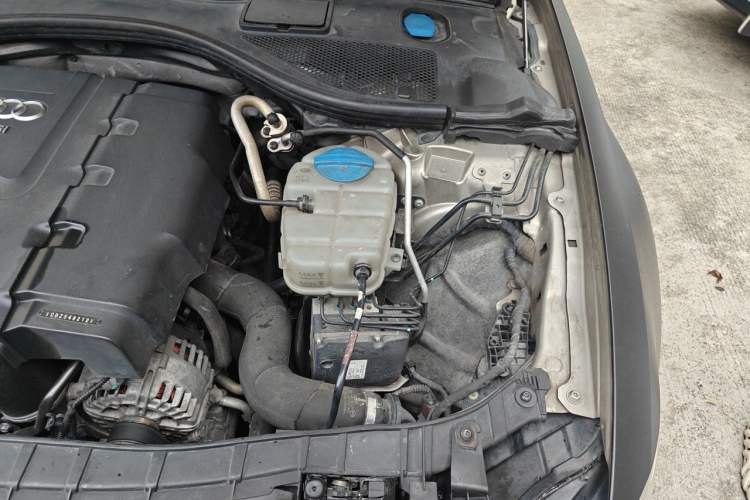 Used Audi A6L 2014 TFSI Standard Model Engine Bay Left