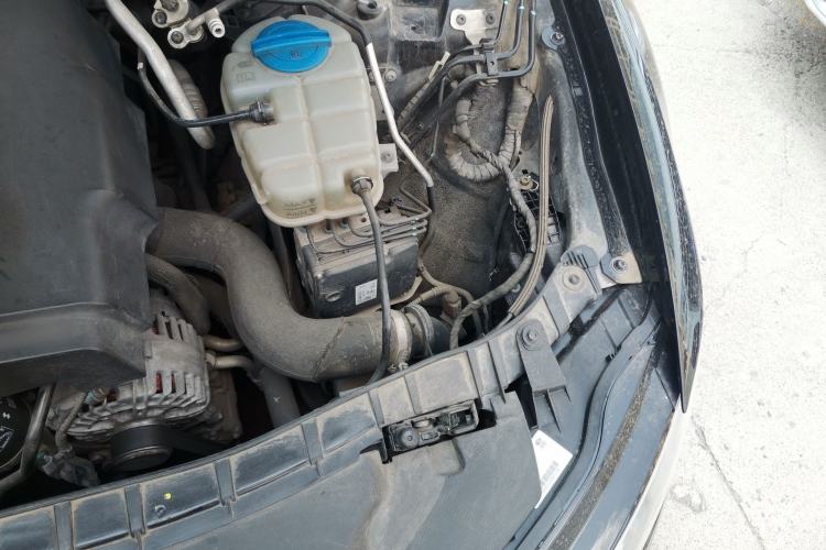 Used Audi A6L 2014 TFSI Standard Model Engine Bay Left