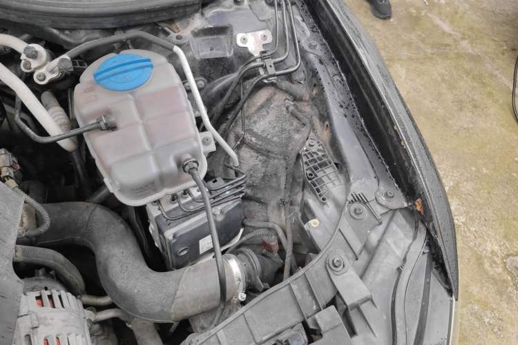 Used Audi A6L 2014 TFSI Standard Model Engine Bay Left