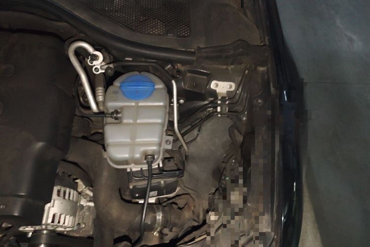 Used Audi A6L 2014 TFSI Standard Model Engine Bay Left