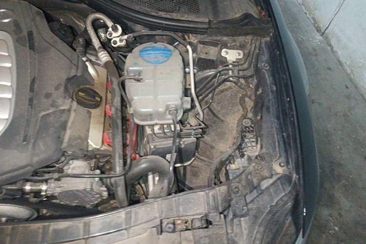 Used Audi A6L 2014 30 FSI Comfort Model Engine Bay Left