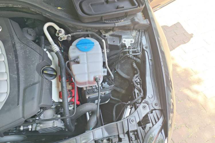 Used Audi A6L 2014 30 FSI Comfort Model Engine Bay Left