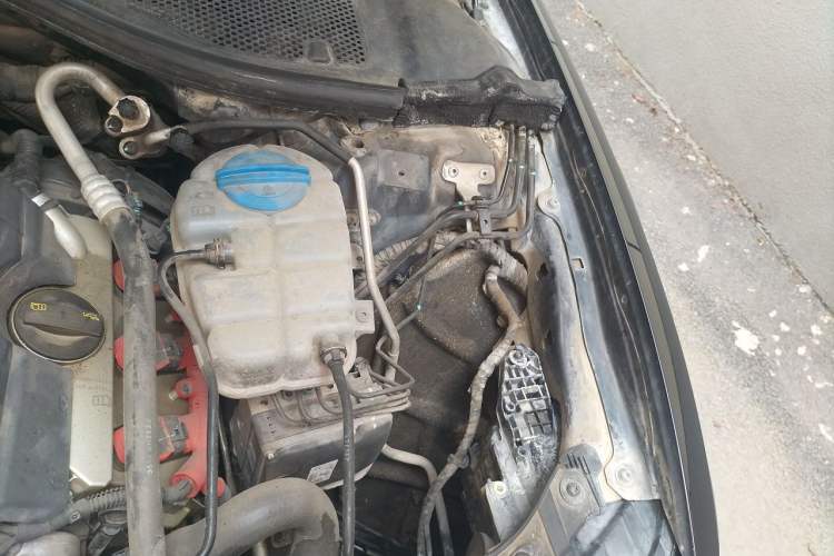 Used Audi A6L 2014 30 FSI Comfort Model Engine Bay Left