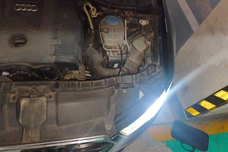 Used Audi A6L 2014 TFSI Standard Model Engine Bay Left