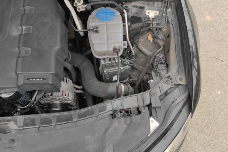 Used Audi A6L 2014 TFSI Standard Model Engine Bay Left