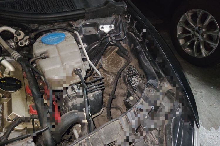 Used Audi A6L 2014 35 FSI Comfort Version Engine Bay Left