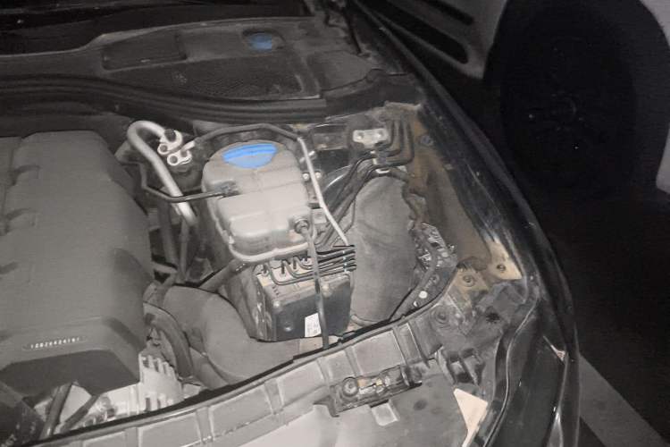 Used Audi A6L 2014 TFSI Standard Model Engine Bay Left