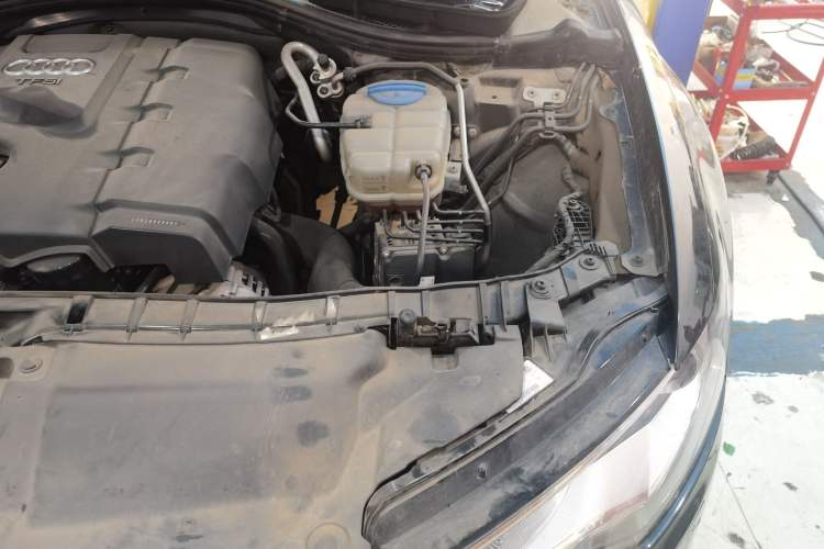 Used Audi A6L 2014 TFSI Standard Model Engine Bay Left