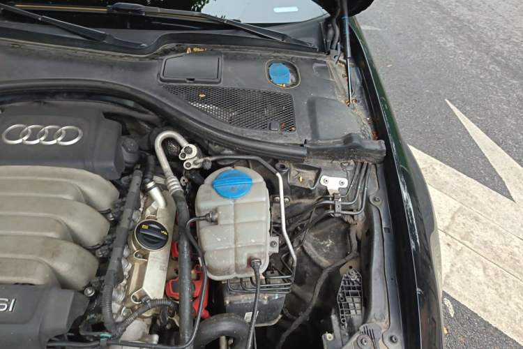 Used Audi A6L 2014 35 FSI Comfort Version Engine Bay Left