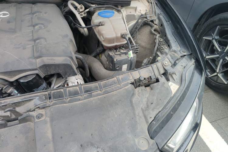 Used Audi A6L 2014 TFSI Standard Model Engine Bay Left