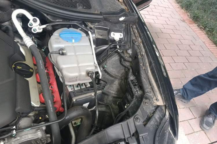 Used Audi A6L 2014 30 FSI Comfort Model Engine Bay Left