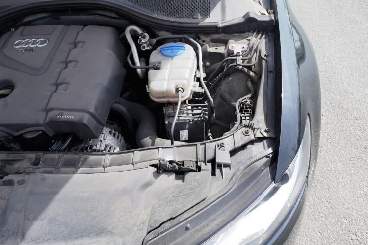 Used Audi A6L 2014 TFSI Standard Model Engine Bay Left