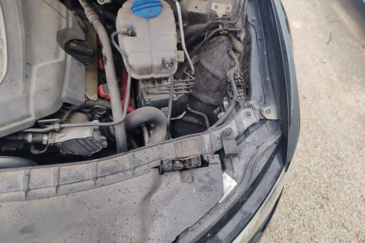 Used Audi A6L 2014 30 FSI Comfort Model Engine Bay Left