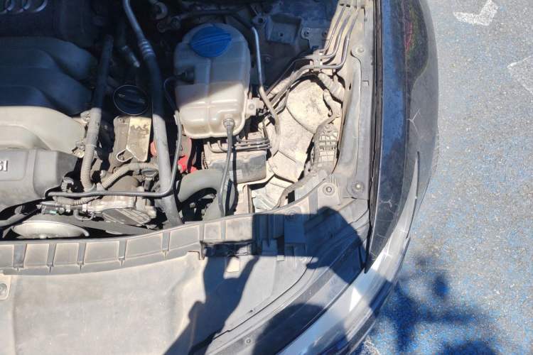 Used Audi A6L 2014 35 FSI Comfort Version Engine Bay Left
