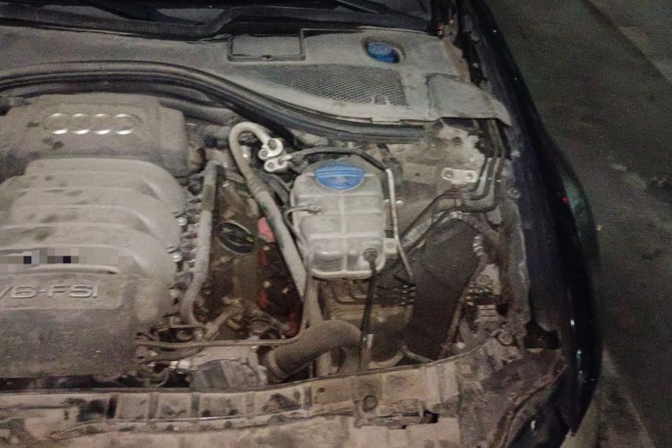 Used Audi A6L 2014 35 FSI Comfort Version Engine Bay Left