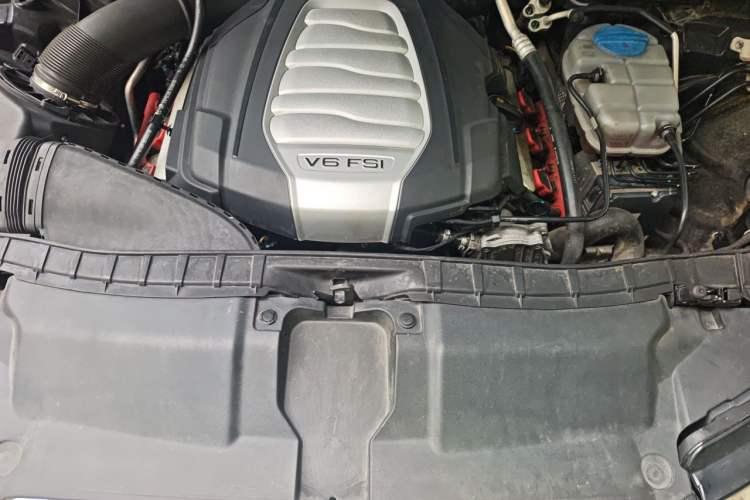 Used Audi A6L 2014 30 FSI Comfort Model Engine Bay