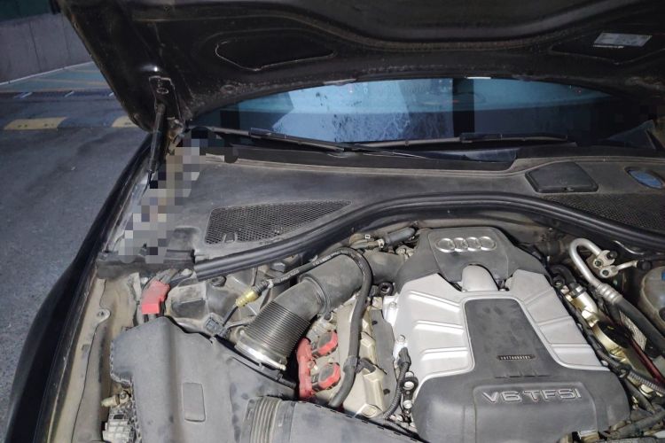 Used Audi A6L 2014 50 TFSI quattro Luxury Model Engine Bay Right