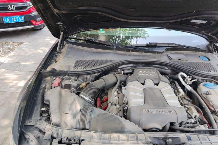 Used Audi A6L 2014 50 TFSI quattro Luxury Model Engine Bay Right