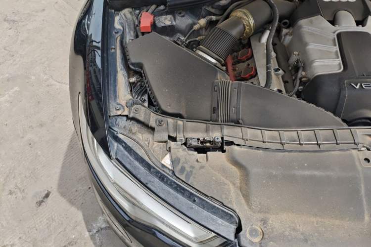 Used Audi A6L 2014 50 TFSI quattro Luxury Model Engine Bay Right