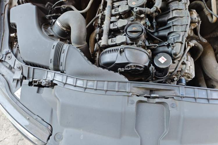 Used Audi A6L 2014 TFSI Standard Model Engine Bay Right