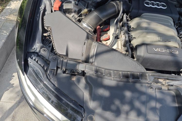 Used Audi A6L 2014 35 FSI quattro Luxury Model Engine Bay Right