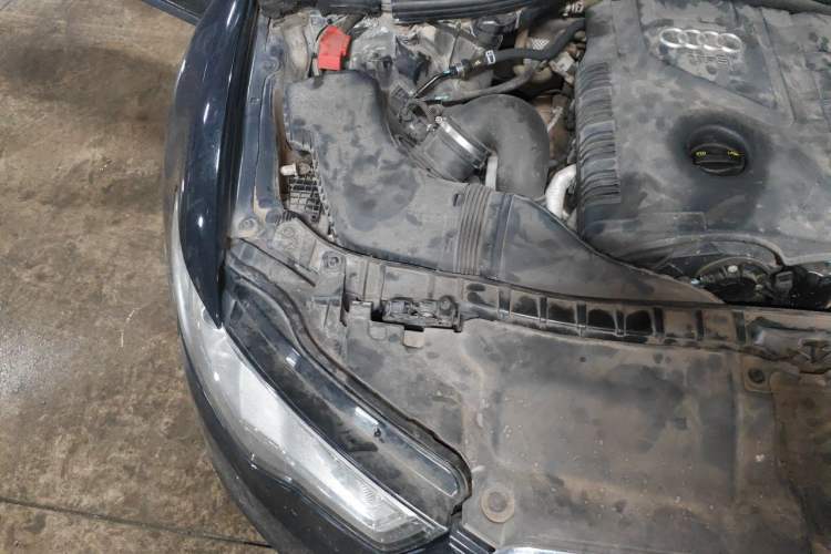 Used Audi A6L 2014 TFSI Standard Model Engine Bay Right