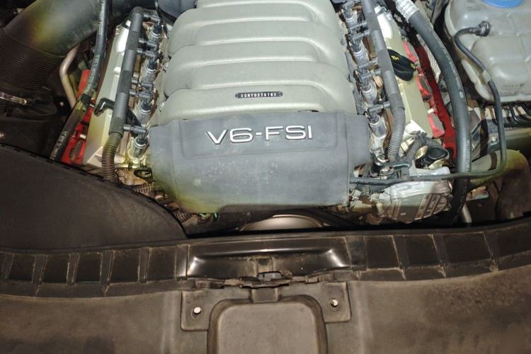 Used Audi A6L 2014 35 FSI Comfort Version Engine Bay
