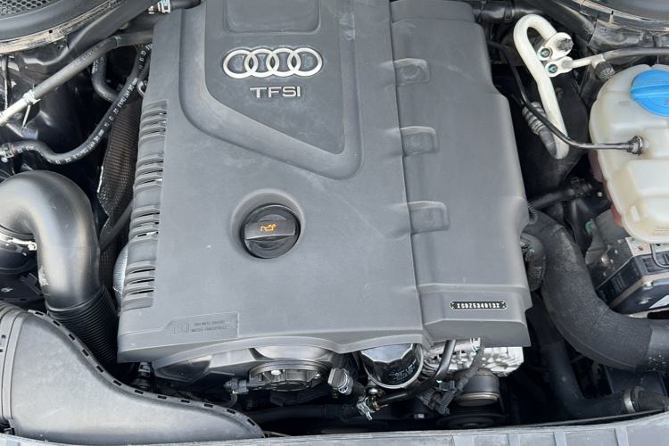 Used Audi A6L 2014 TFSI Standard Model Engine Bay
