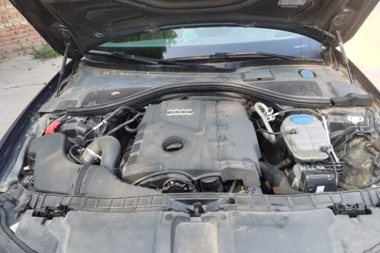 Used Audi A6L 2014 TFSI Standard Model Engine Bay