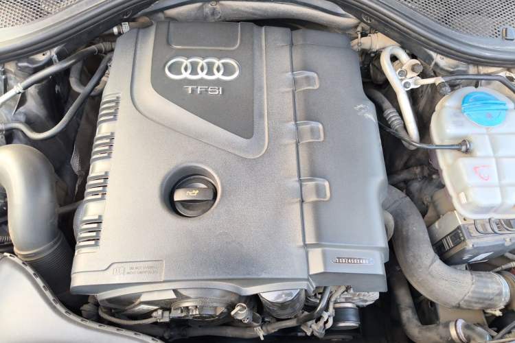 Used Audi A6L 2014 TFSI Standard Model Engine Bay