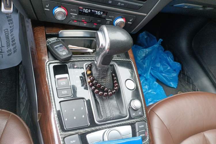 Used Audi A6L 2014 30 FSI Comfort Model Gear Lever