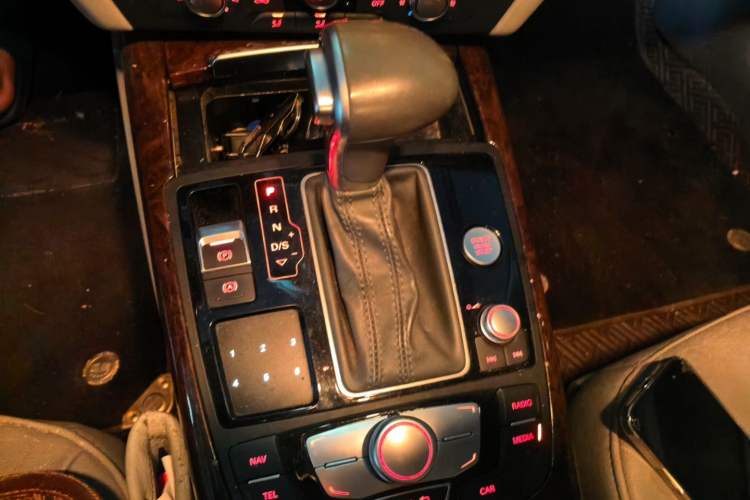 Used Audi A6L 2014 35 FSI Luxury Edition Gear Lever