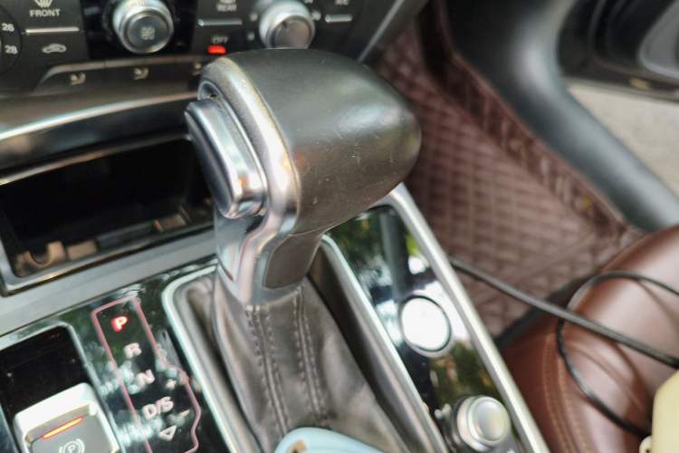 Used Audi A6L 2014 TFSI Standard Model Gear Lever