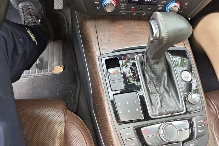 Used Audi A6L 2014 50 TFSI quattro Luxury Model Gear Lever