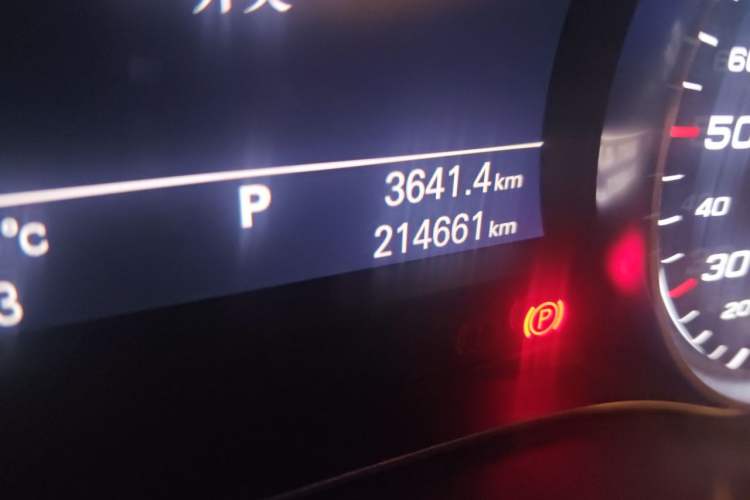 Used Audi A6L 2014 35 FSI Comfort Version Odometer Close Up