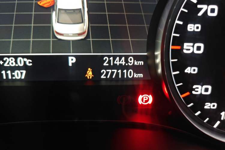 Used Audi A6L 2014 TFSI Comfort Model Odometer Close Up