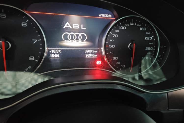 Used Audi A6L 2014 30 FSI Luxury Model Odometer Close Up