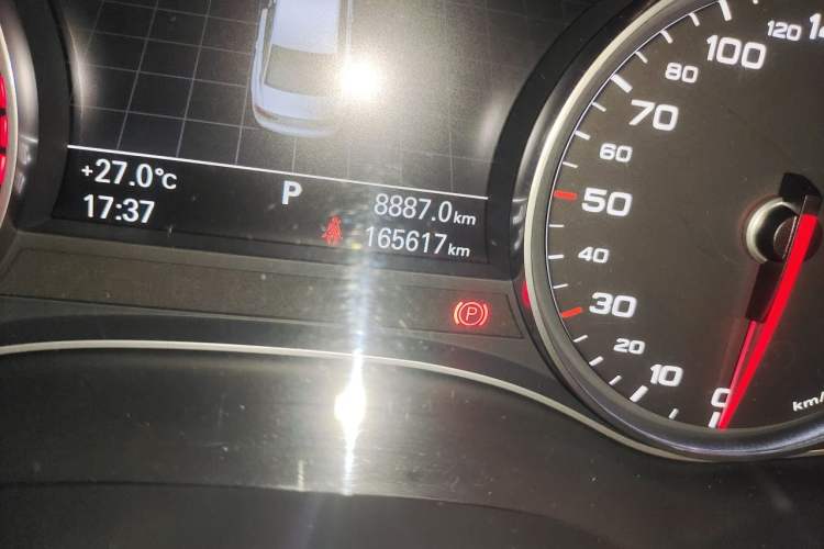 Used Audi A6L 2014 TFSI Standard Model Odometer Close Up