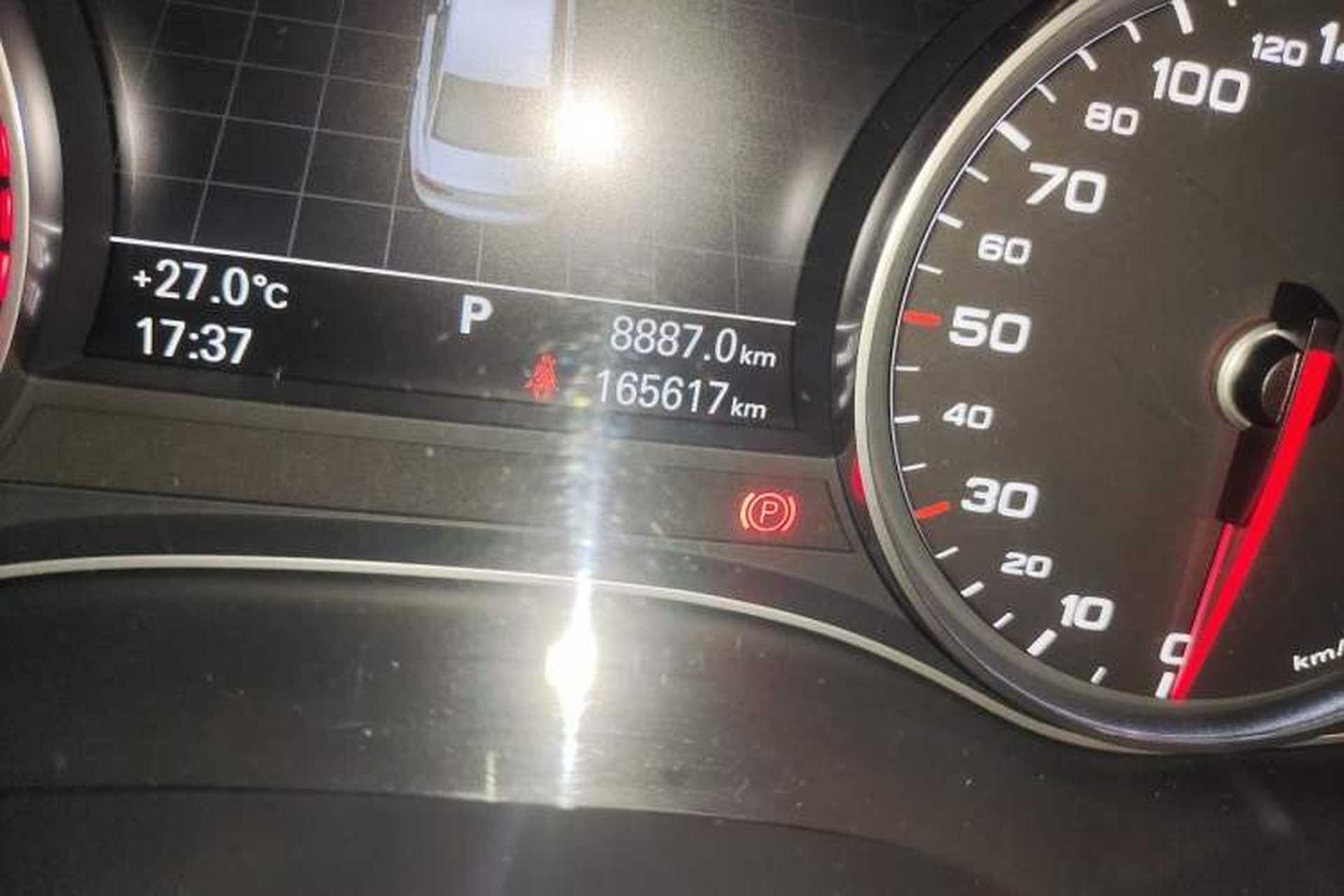 Used Audi A6L 2014 TFSI Standard Model Odometer Close Up
