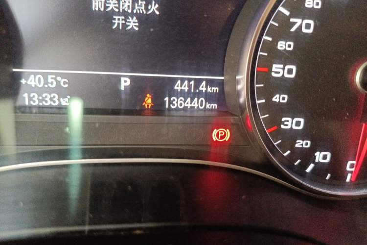Used Audi A6L 2014 30 FSI Comfort Model Odometer Close Up