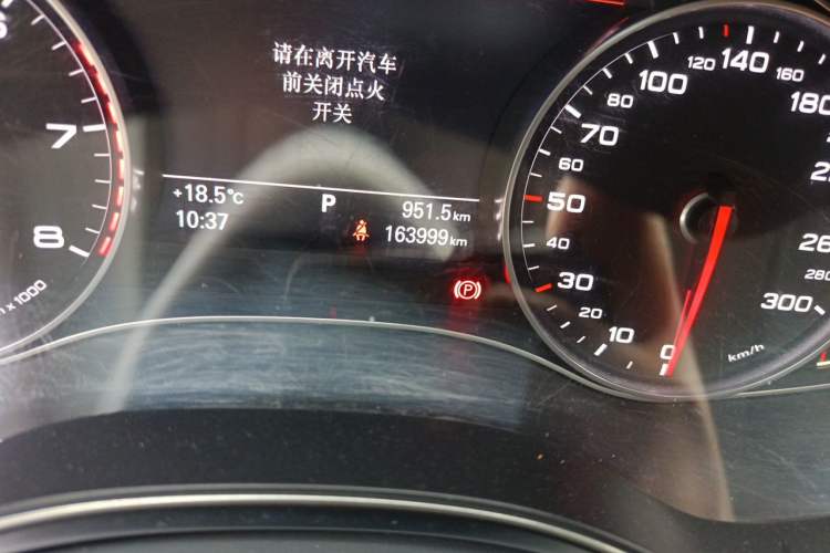 Used Audi A6L 2014 30 FSI Technology Model Odometer Close Up