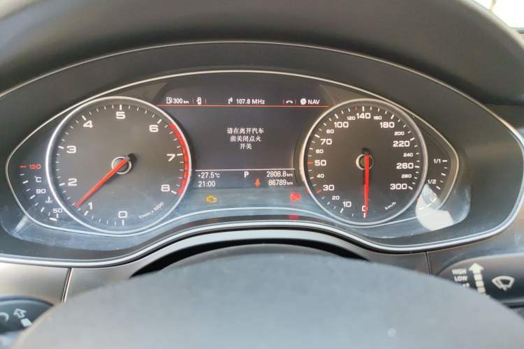 Used Audi A6L 2014 TFSI Standard Model Odometer Close Up