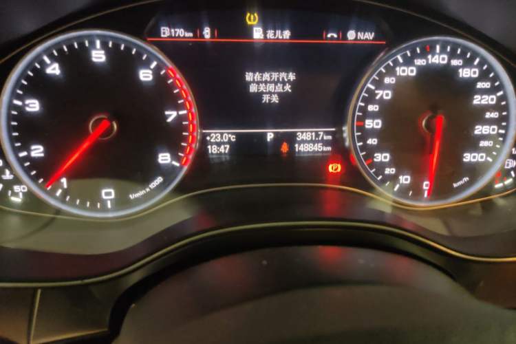Used Audi A6L 2014 TFSI Standard Model Odometer Close Up